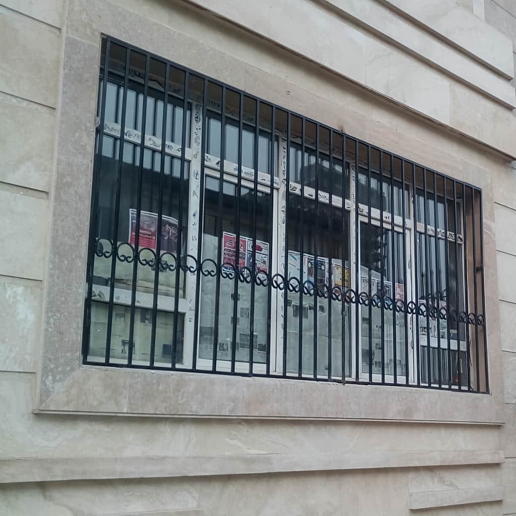 حفاظ پنجره در عظیمیه کرج