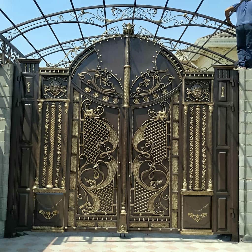 نصب درب حیاط فرفورژه کلاسیک در سبزوار