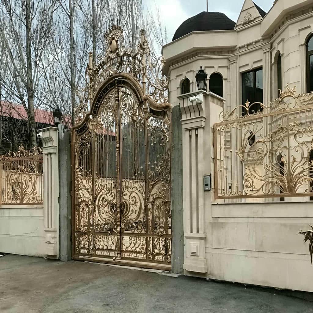 نصب درب حیاط فرفورژه کلاسیک در زاهدان
