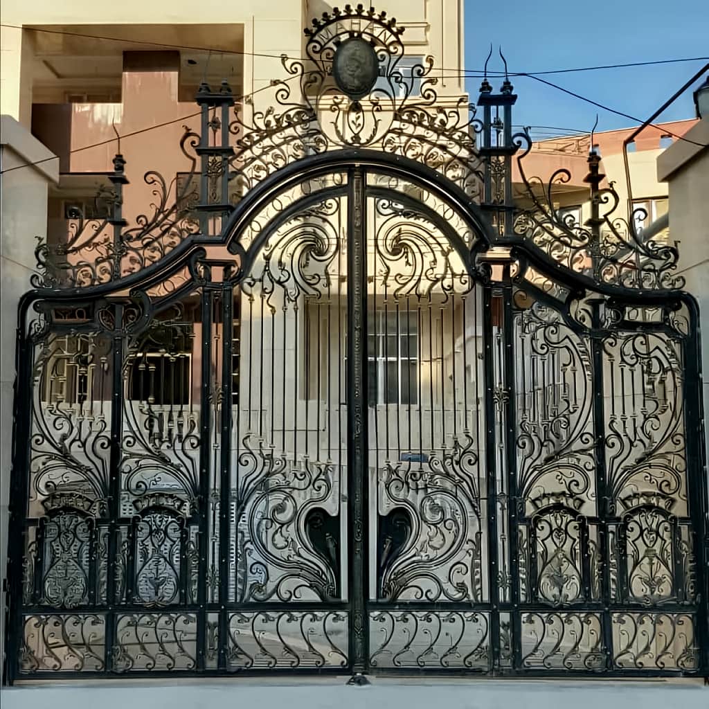 قیمت درب حیاط فرفورژه کلاسیک در سیرجان