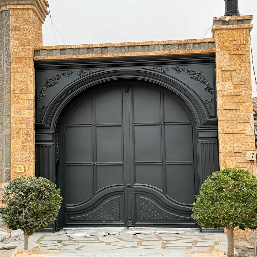 درب حیاط در تهران