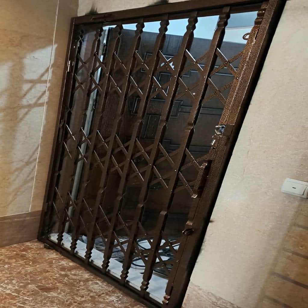 نصب درب آکاردئونی حفاظ آپارتمان چهارگل در کرمانشاه