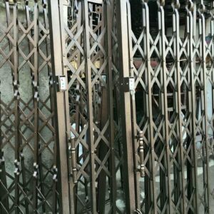 درب آکاردئونی حفاظ آپارتمان در تهران