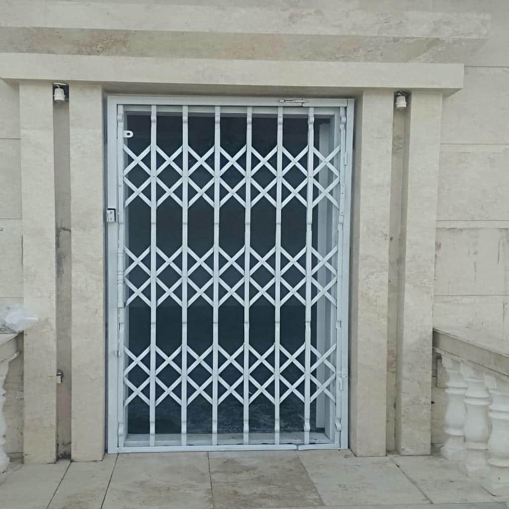درب آکاردئونی حفاظ آپارتمان در مریوان