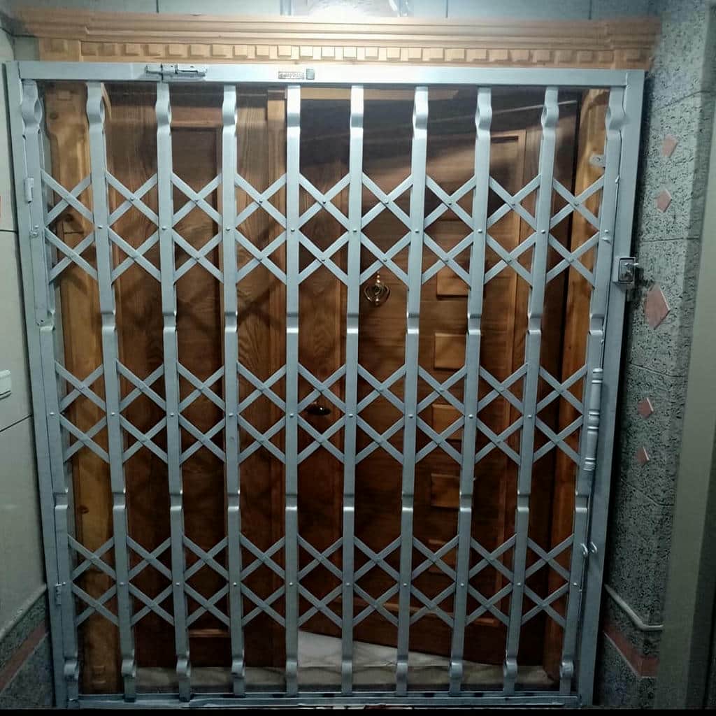فروش درب آکاردئونی حفاظ آپارتمان تمام گل در قائمشهر