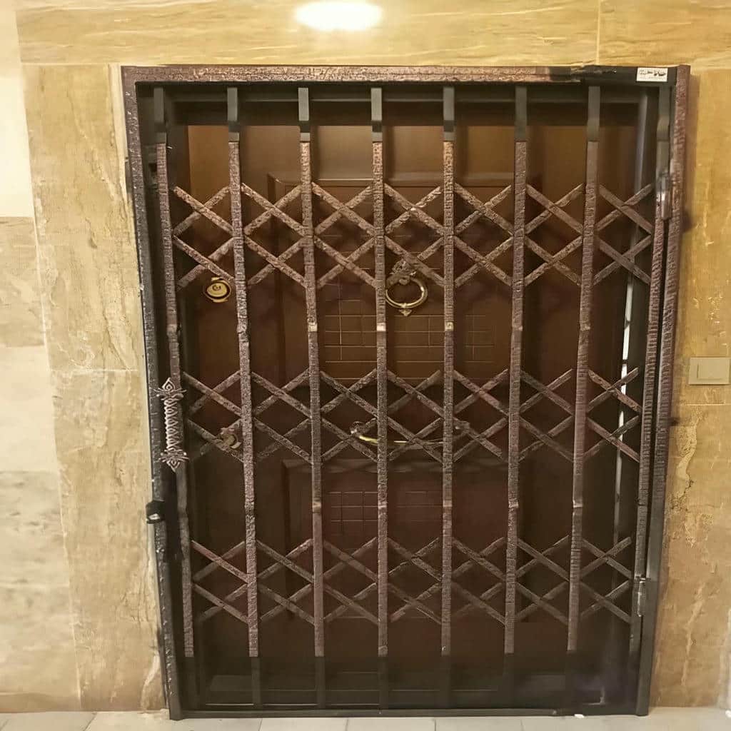 قیمت درب آکاردئونی حفاظ آپارتمان سه گل در نیشابور