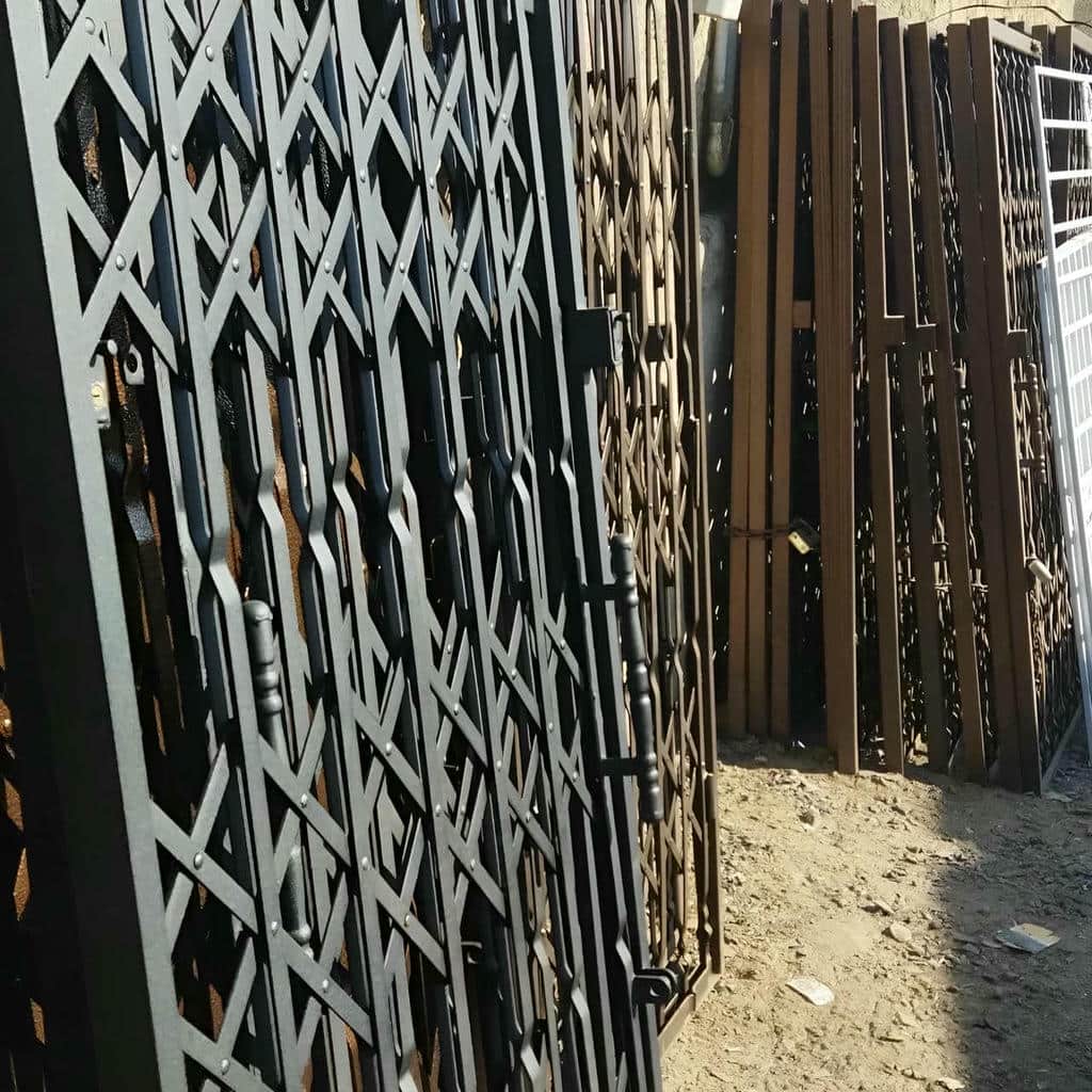 قیمت درب آکاردئونی حفاظ آپارتمان سه گل در ایرانشهر