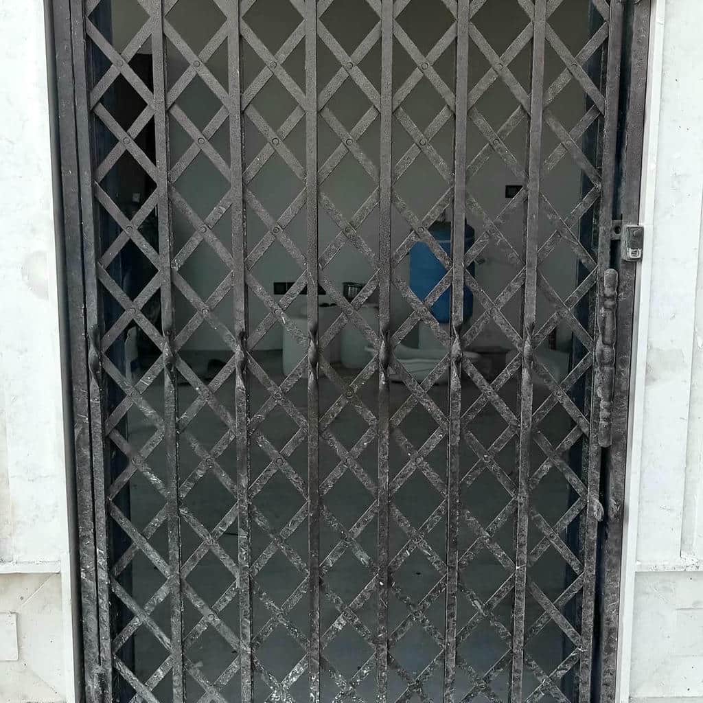 نصب درب آکاردئونی حفاظ آپارتمان چهارگل در استان گلستان