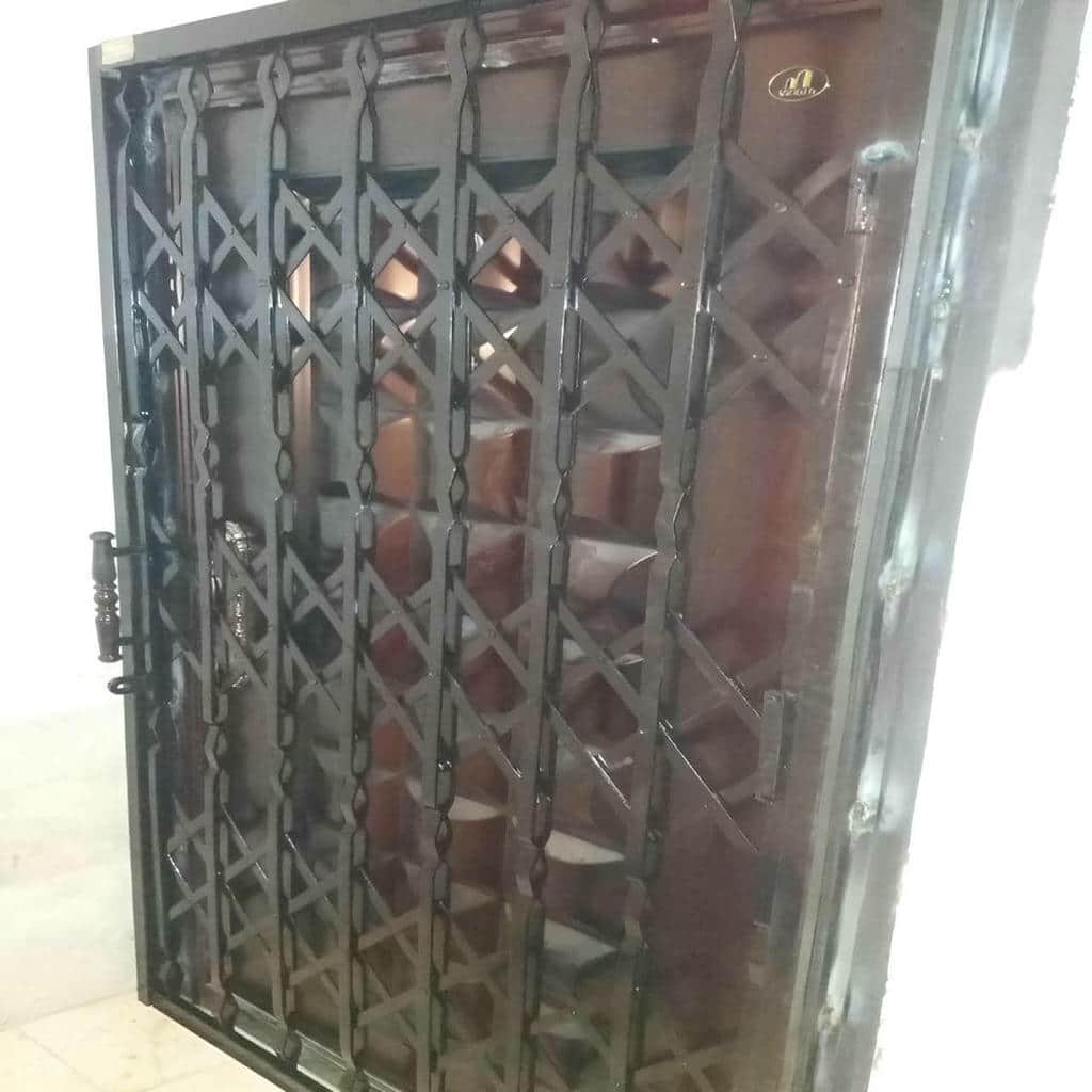 نصب درب آکاردئونی حفاظ آپارتمان با قفل ضدبرش در ملارد