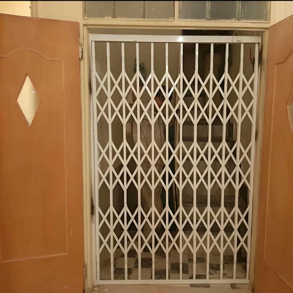نصب درب آکاردئونی حفاظ آپارتمان چهارگل در اهواز