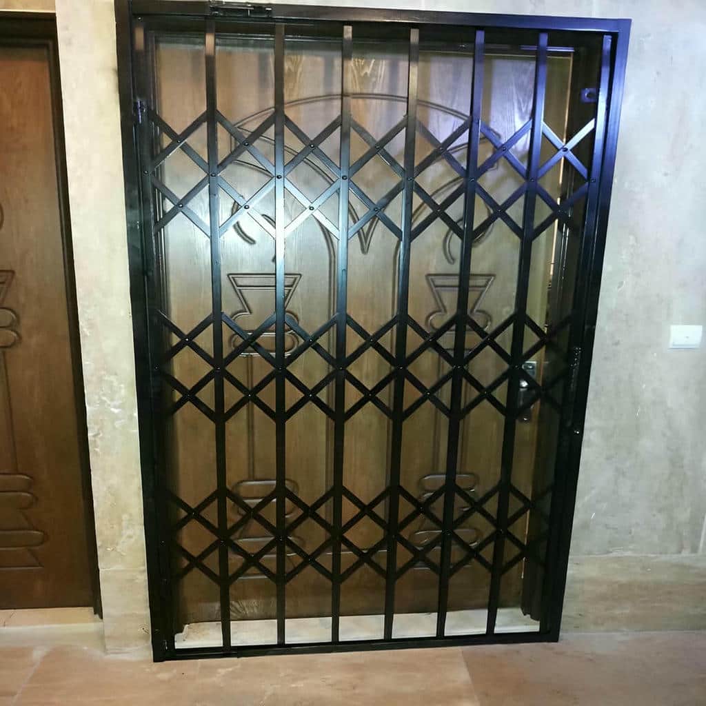خرید درب آکاردئونی حفاظ آپارتمان در اندیشه مدل سه‌گل