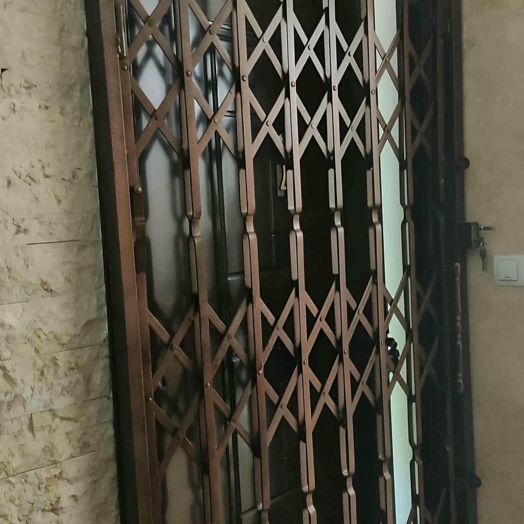 درب آکاردئونی حفاظ آپارتمان در بابل