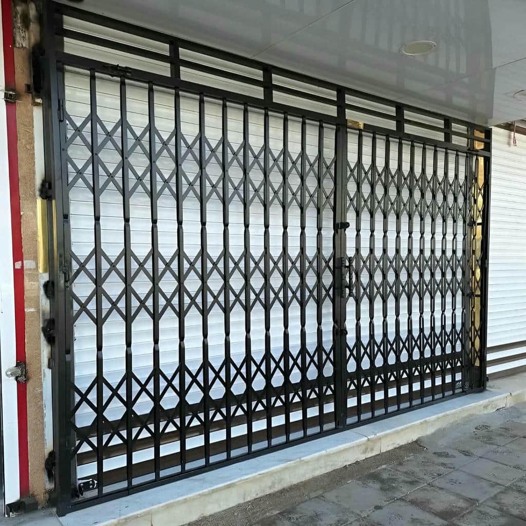 نصب درب آکاردئونی حفاظ آپارتمان چهارگل در شیراز