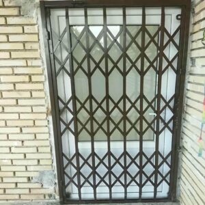 درب آکاردئونی حفاظ آپارتمان در یزد