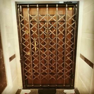 درب آکاردئونی حفاظ آپارتمان در اصفهان
