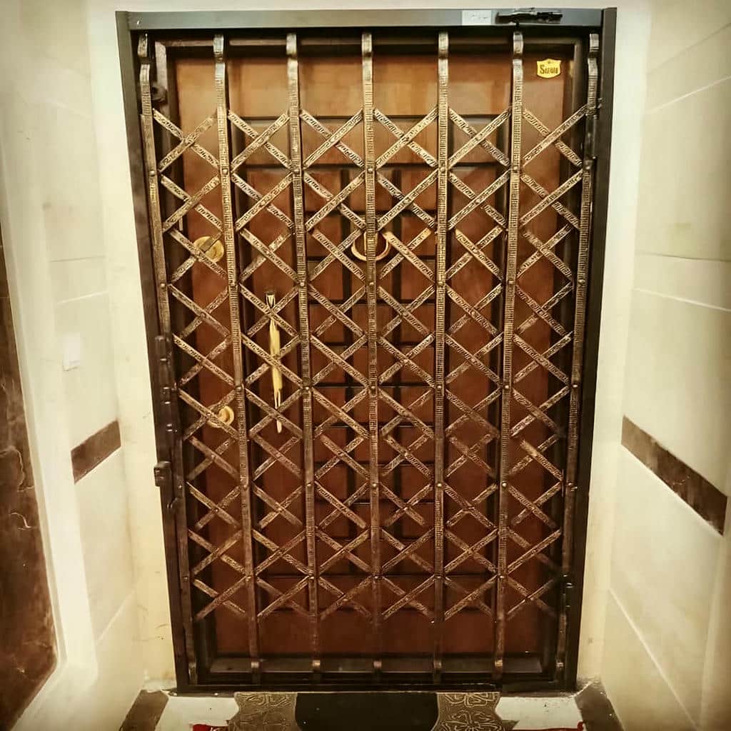 درب آکاردئونی حفاظ آپارتمان در اصفهان