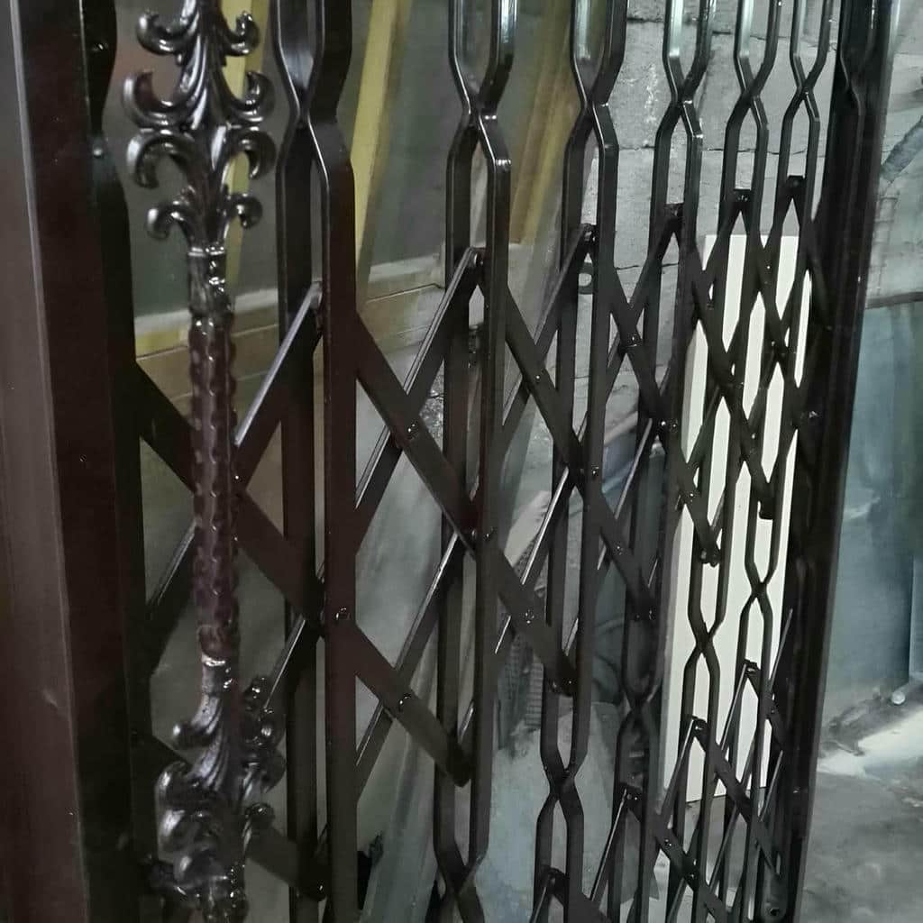 قیمت درب آکاردئونی حفاظ آپارتمان سه گل در ساوه
