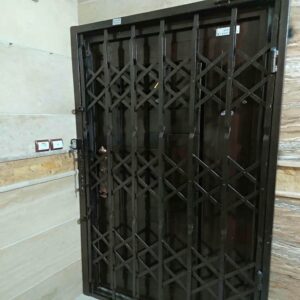 درب آکاردئونی حفاظ آپارتمان در اندیشه