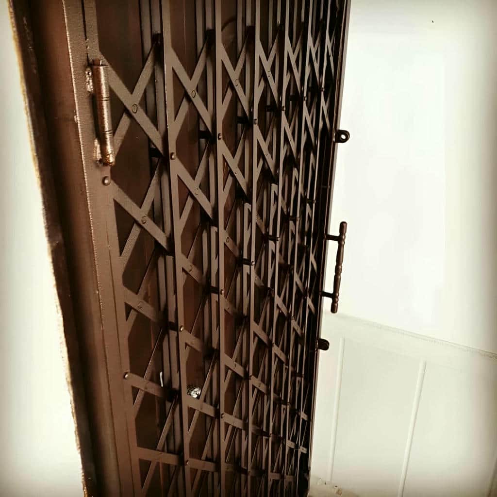 نصب درب آکاردئونی حفاظ آپارتمان در مهرشهر کرج
