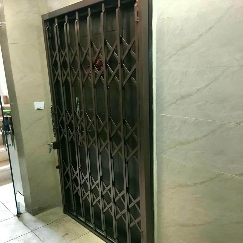 درب آکاردئونی حفاظ آپارتمان در ایرانشهر