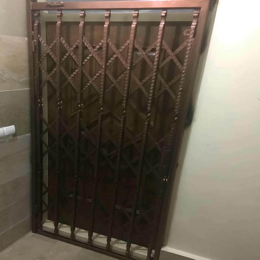 فروش درب آکاردئونی حفاظ آپارتمان در بومهن با طراحی سفارشی