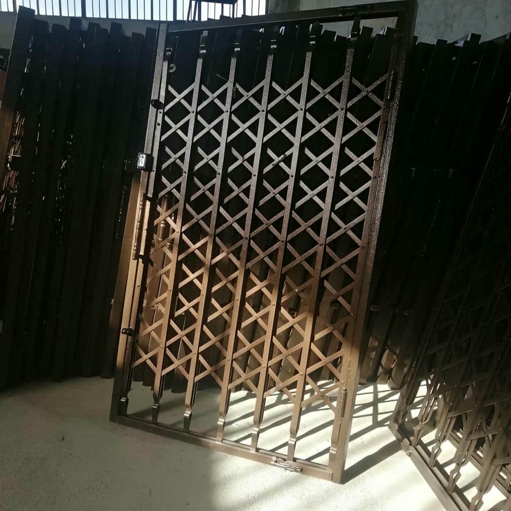 فروش درب آکاردئونی حفاظ آپارتمان تمام گل در کاشان