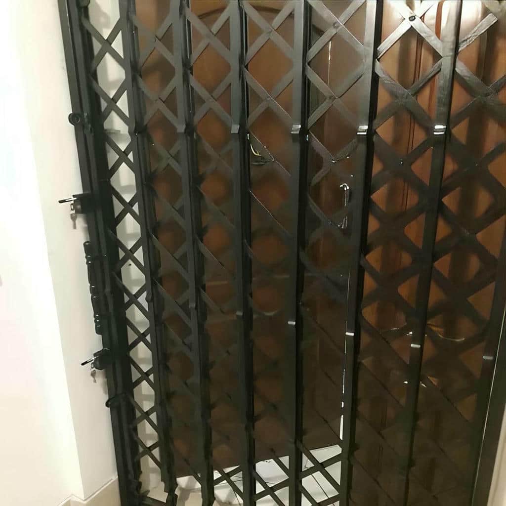 خرید درب آکاردئونی حفاظ آپارتمان در نظرآباد مدل دوگل