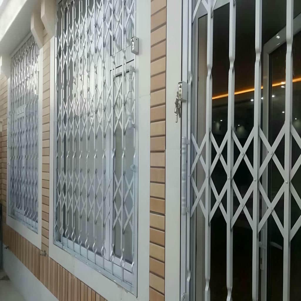 نصب درب آکاردئونی حفاظ آپارتمان چهارگل در سقز