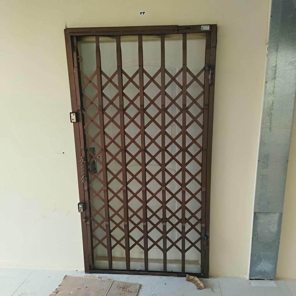 نصب درب آکاردئونی حفاظ آپارتمان در قشم
