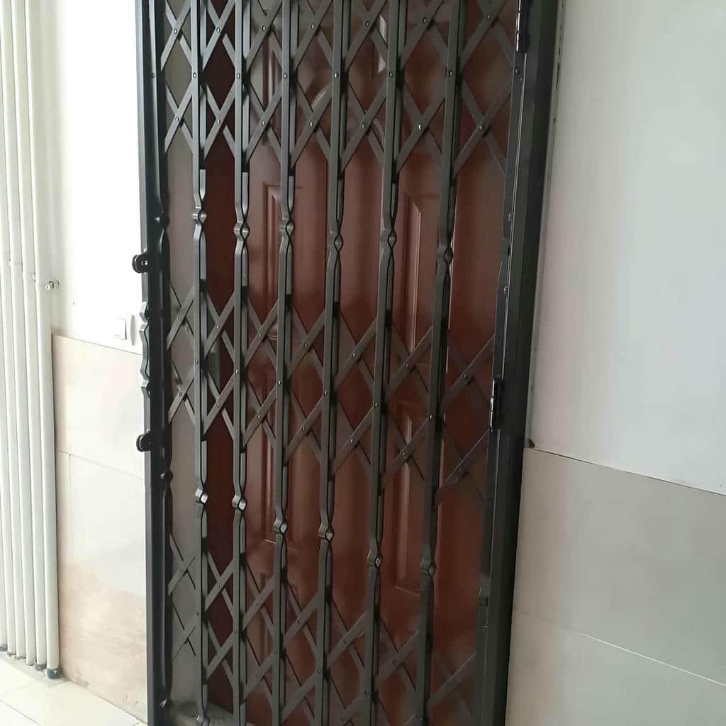 درب آکاردئونی حفاظ آپارتمان در رفسنجان