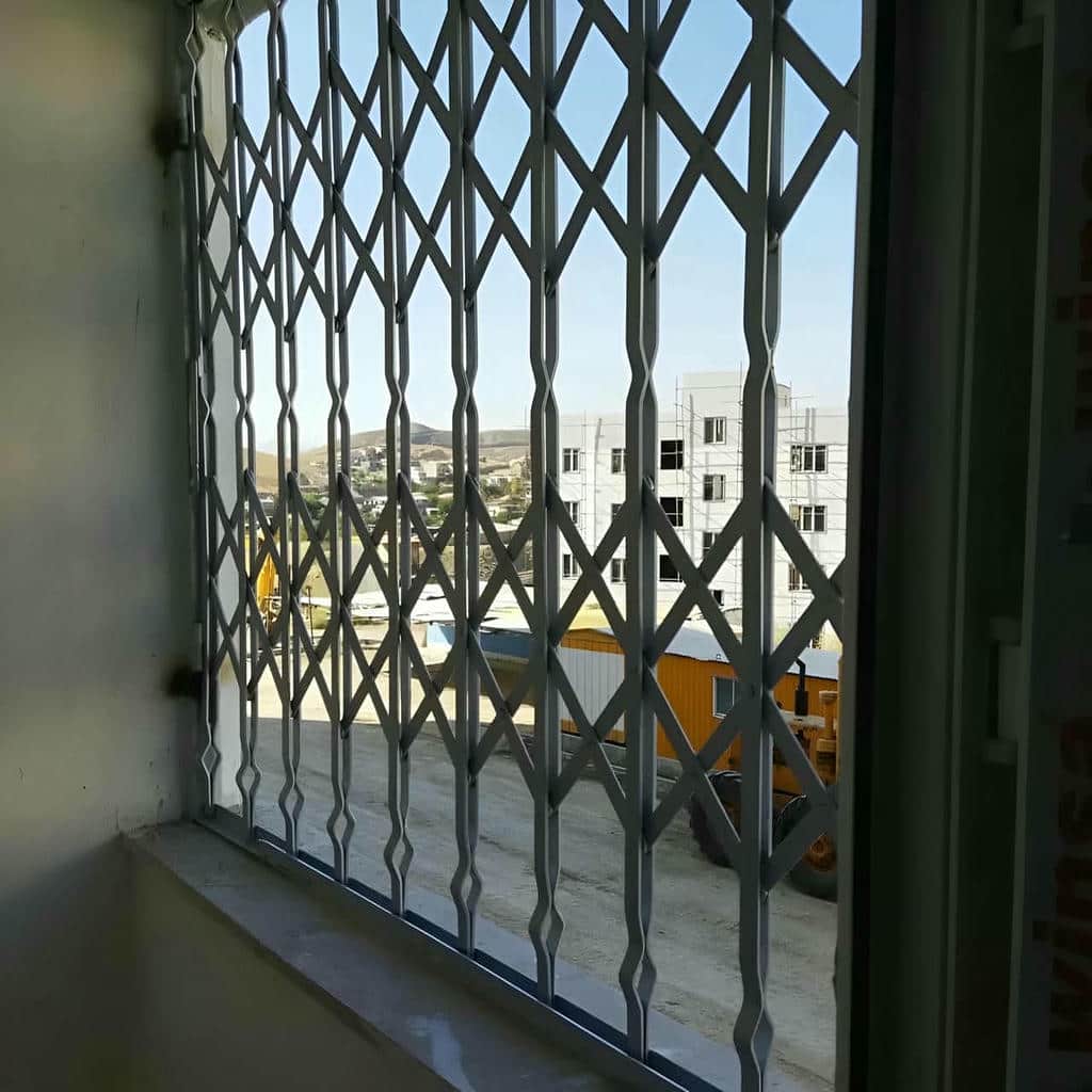 نصب درب آکاردئونی حفاظ آپارتمان چهارگل در قائمشهر