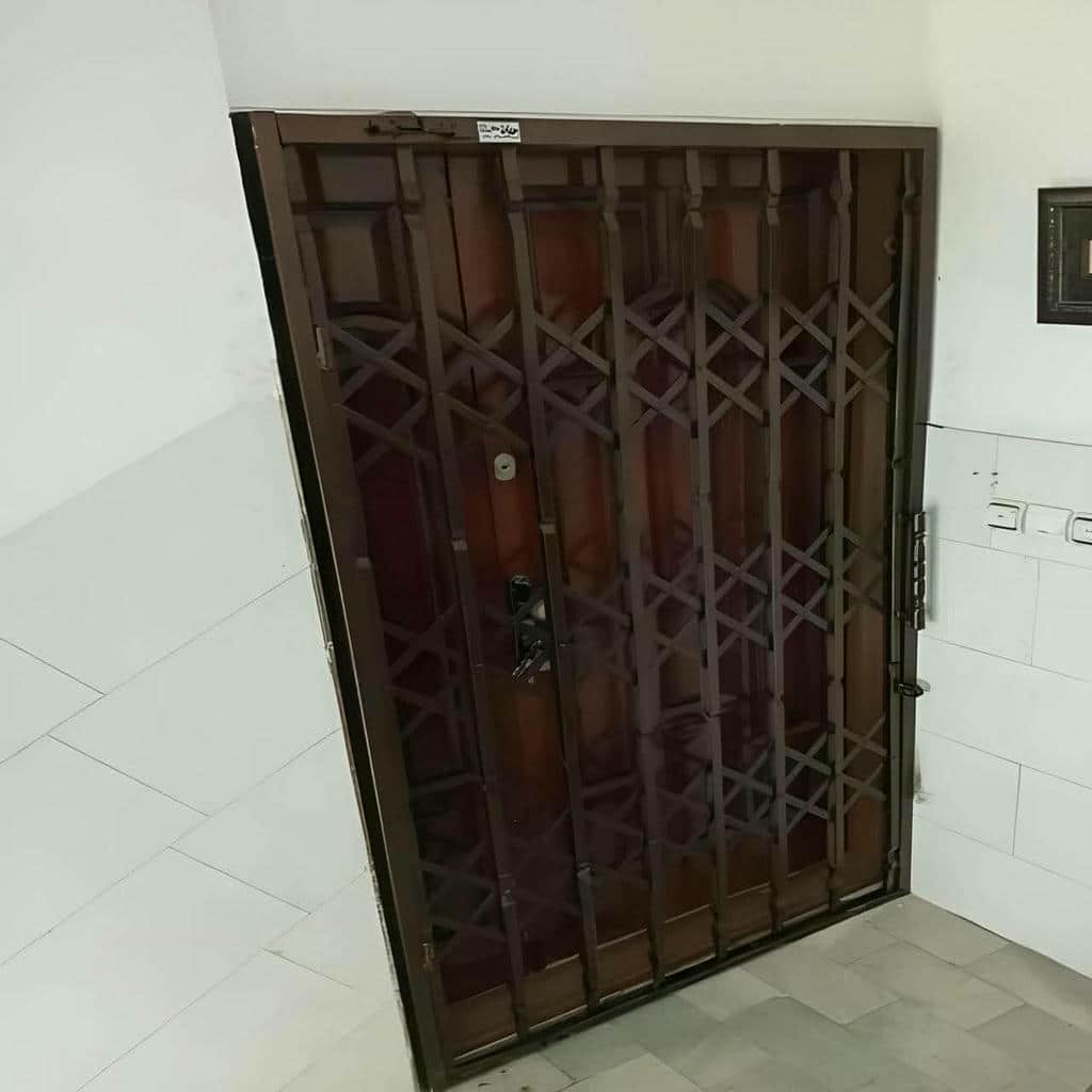 نصب درب آکاردئونی حفاظ آپارتمان در قشم