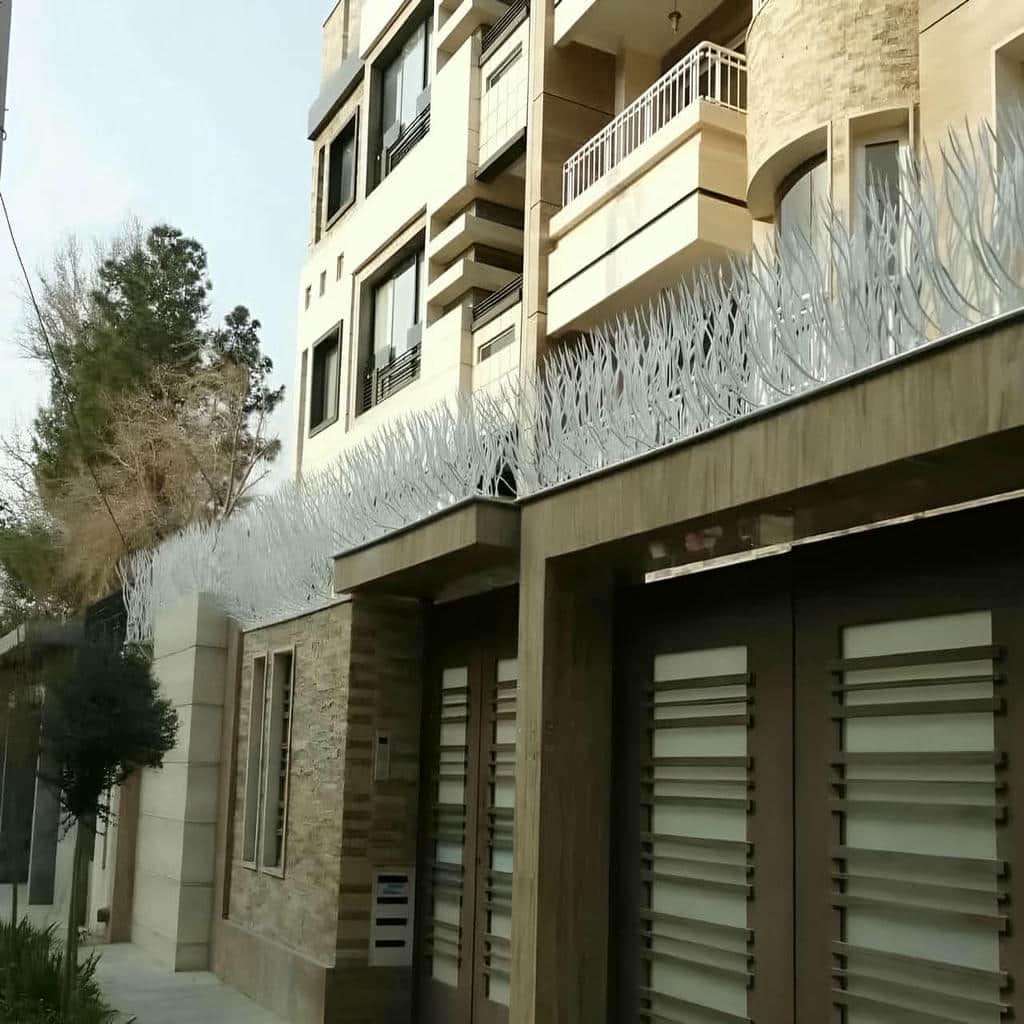 حفاظ شاخ گوزنی دیوار ساختمان در نسیم شهر