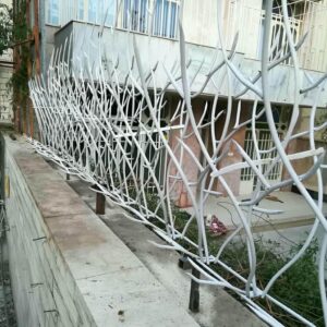 حفاظ شاخ گوزنی دیوار ساختمان در ایلام