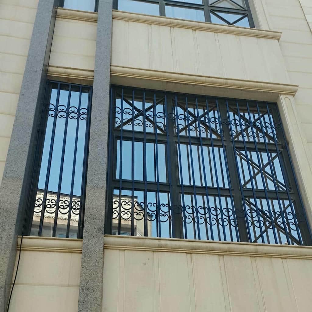 نصب حفاظ پنجره مربعی در همدان