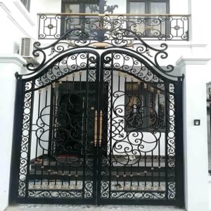 درب حیاط در اردبیل