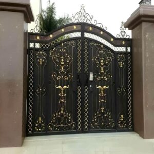 درب حیاط در چالوس