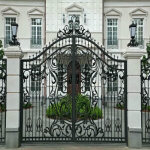 درب حیاط در فیروزکوه