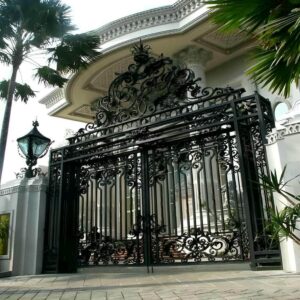 درب حیاط در ایلام