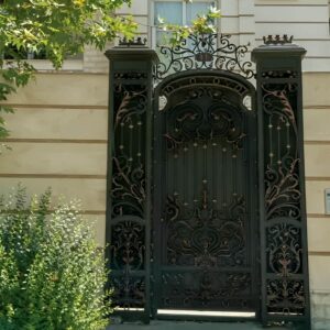 درب حیاط در کرمان