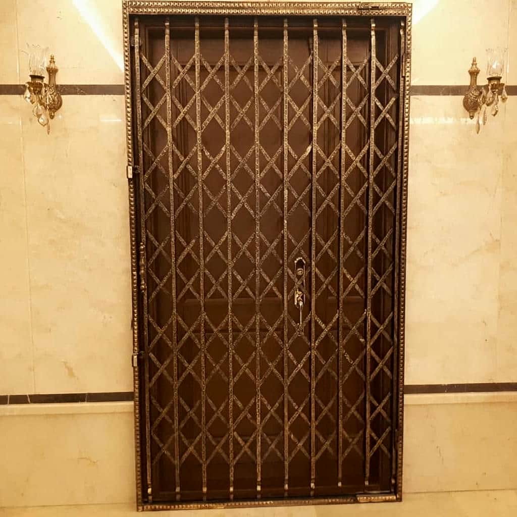 درب آکاردئونی فلزی با فریم مقاوم دور کار