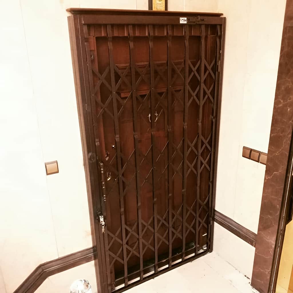 درب آکاردئونی با جوشکاری تمیز اتصالات
