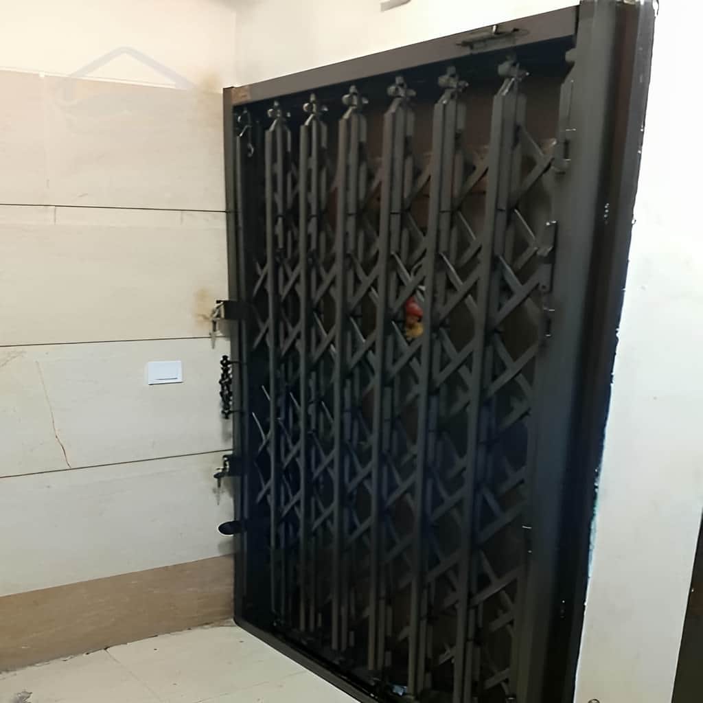 درب آکاردئونی با ریل روان و تراز