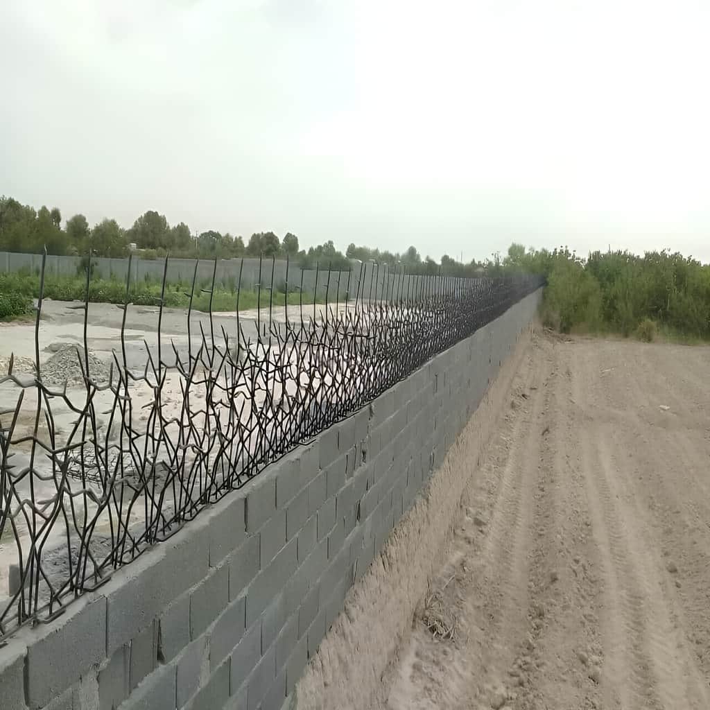 حفاظ شاخ گوزنی با شاسی محکم روی دیوار