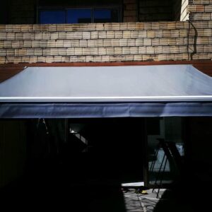 سایبان برقی ضد UV با پارچه مقاوم آفتاب سایبان برقی ضد UV برای محافظت از پوست و مبلمان