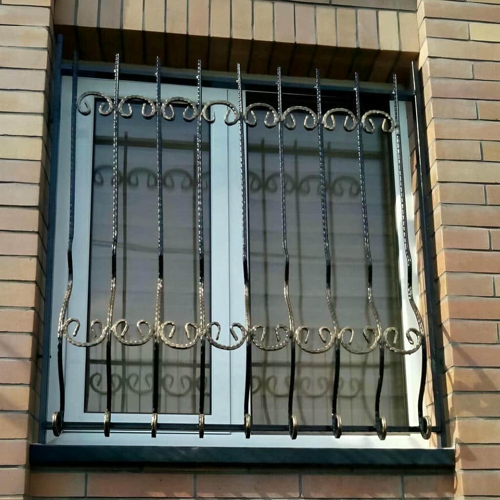 حفاظ پنجره فلزی با نصب محکم روی دیوار