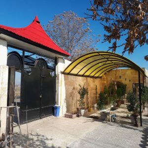 آردواز سردرب حیاط با طراحی کلاسیک هماهنگ آردواز شیک سردرب حیاط