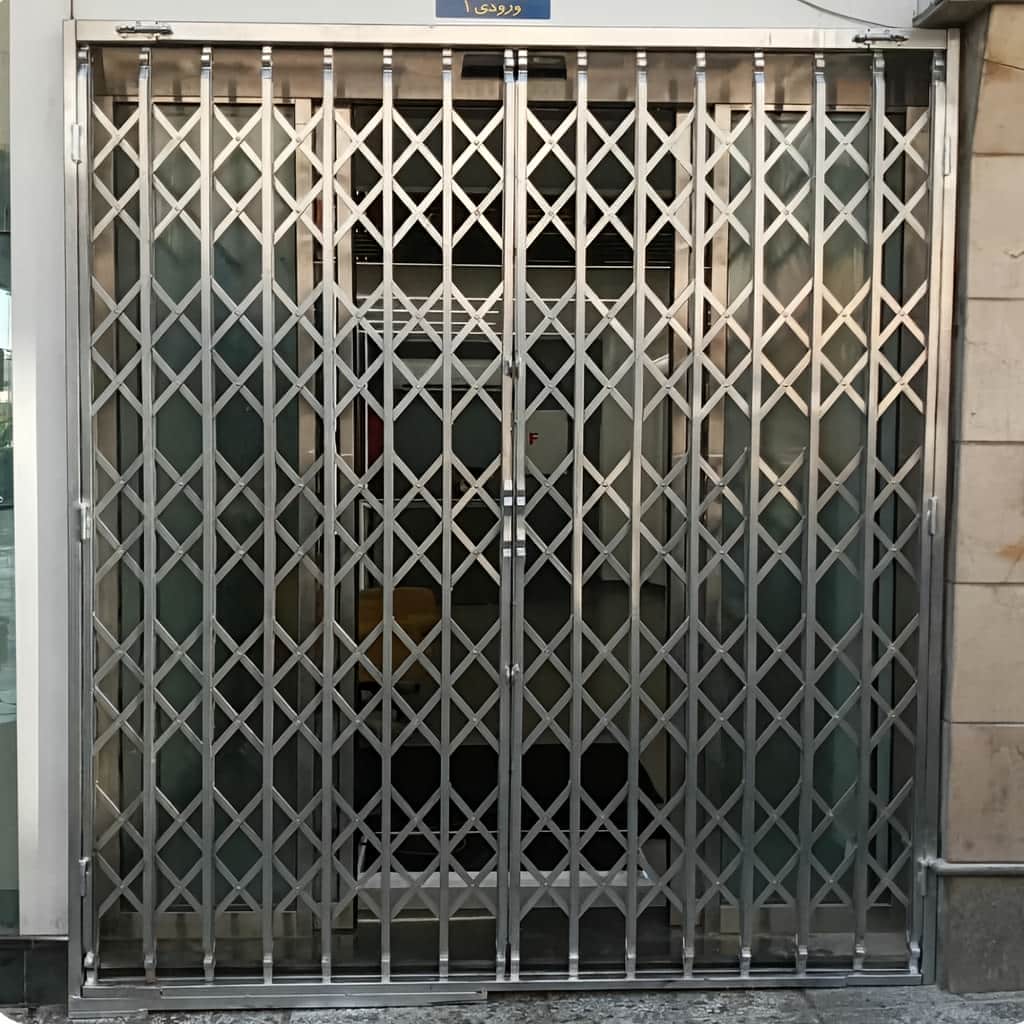 اجرای درب آکاردئونی پنج گل دوبل با ریل تراز
