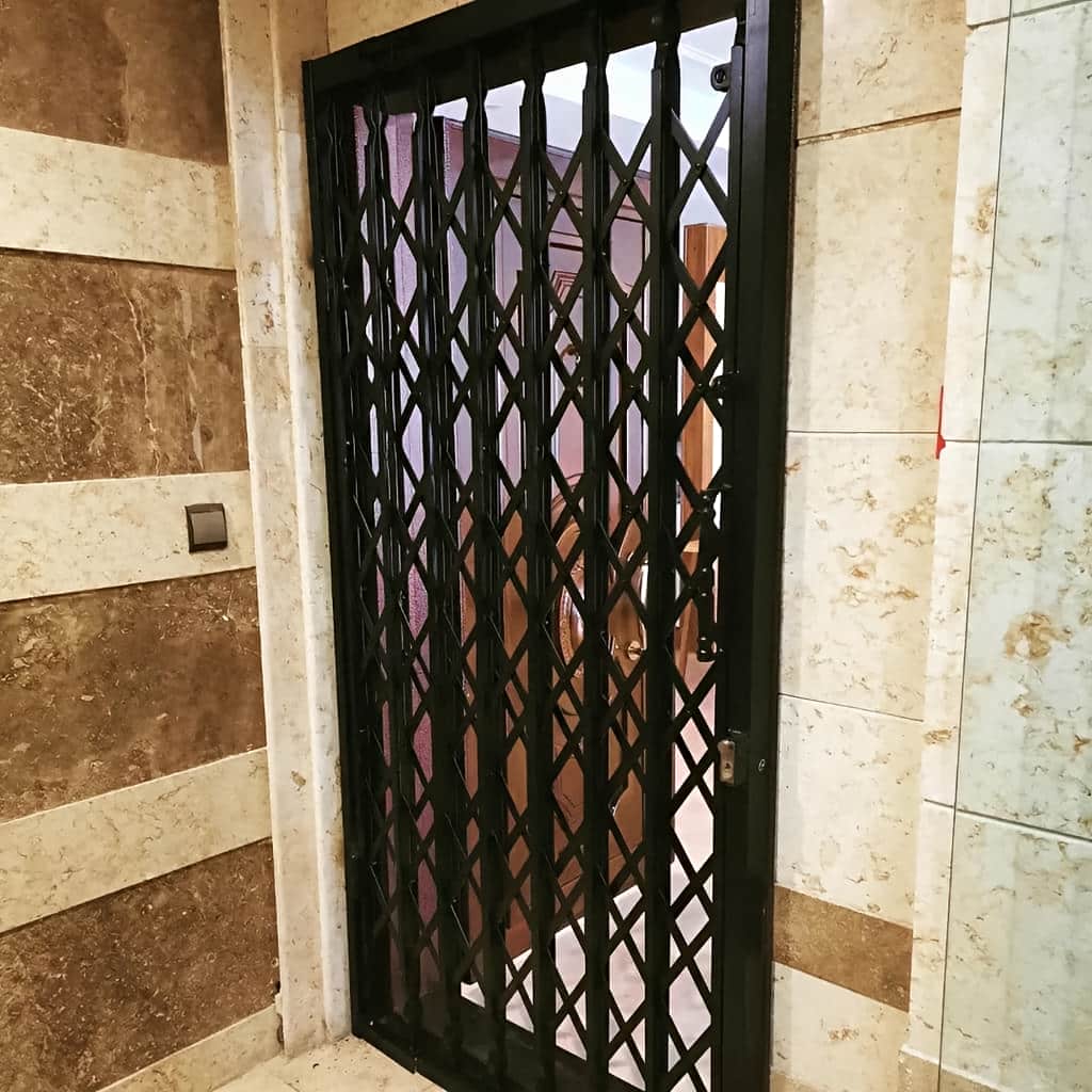 ساخت درب آکاردئونی پنج گل دوبل با پرچ مقاوم