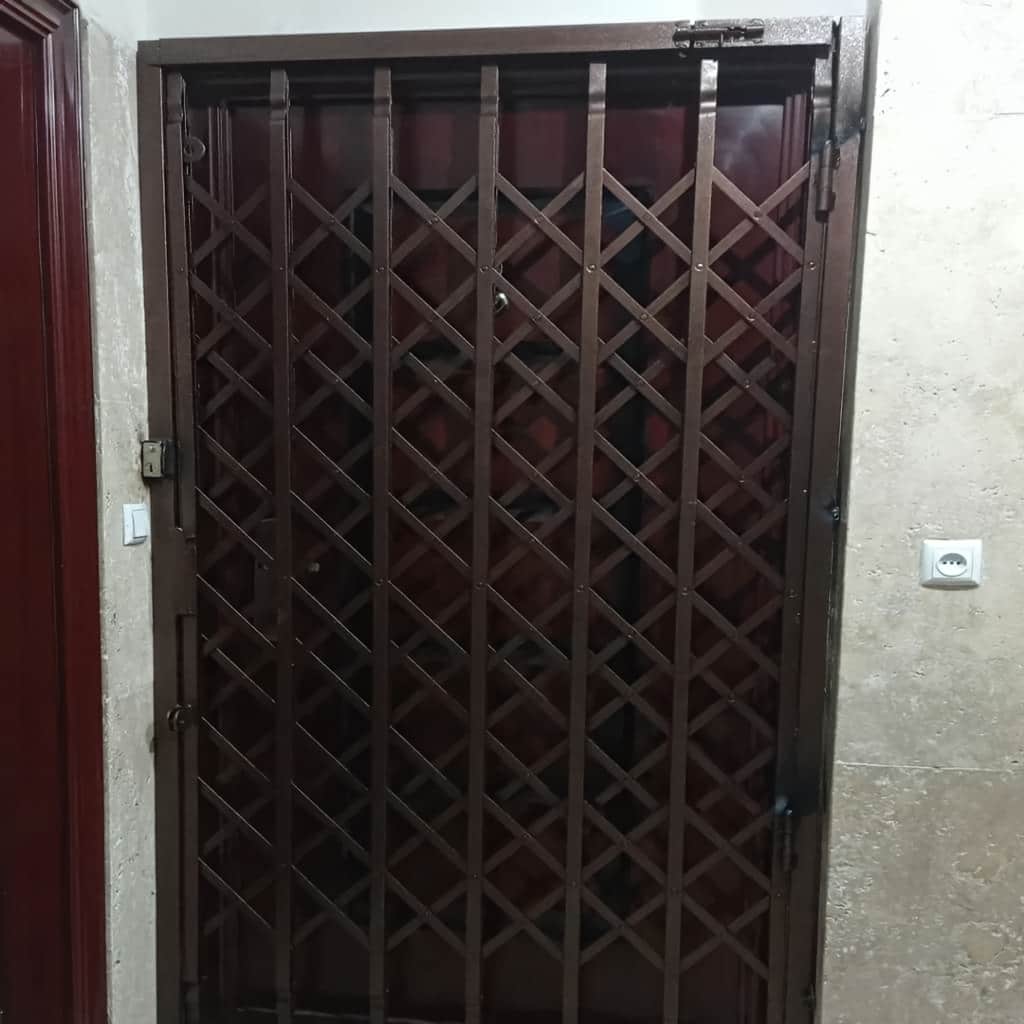 درب آکاردئونی پنج گل دوبل با طرح لوزی کشیده
